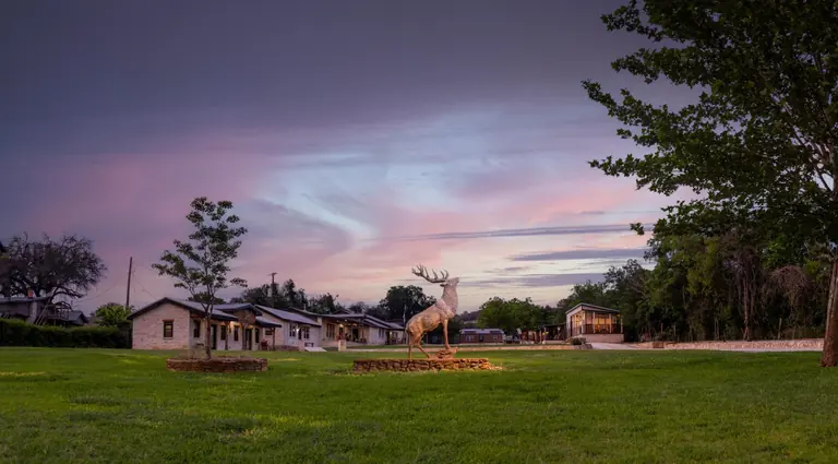 Texas Hunt Lodge grounds and lodge at dusk